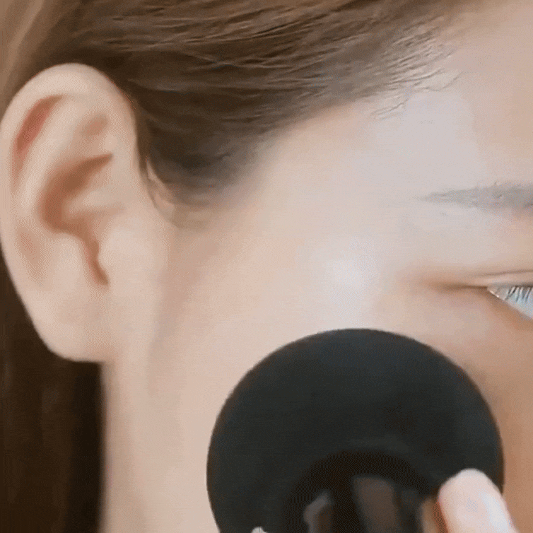 Crema base LumiSkin: una piel impecable, hidratada y de larga duración.